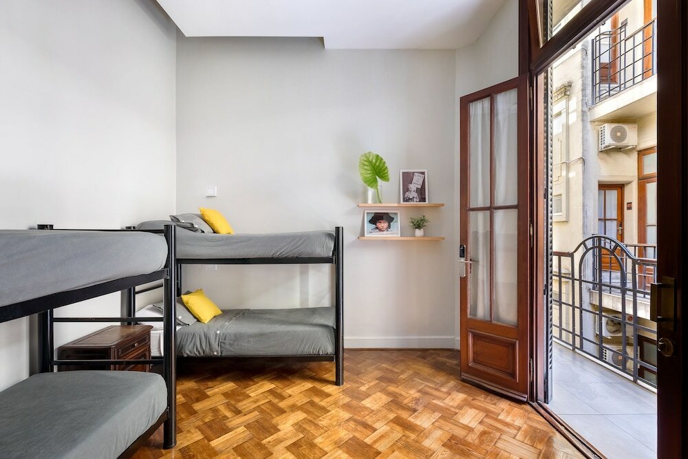 Фото Milhouse Avenue