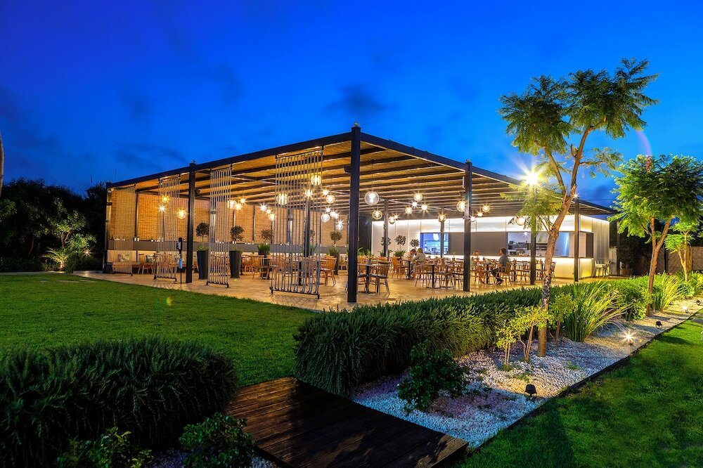 Фото Crystal Springs Beach Hotel