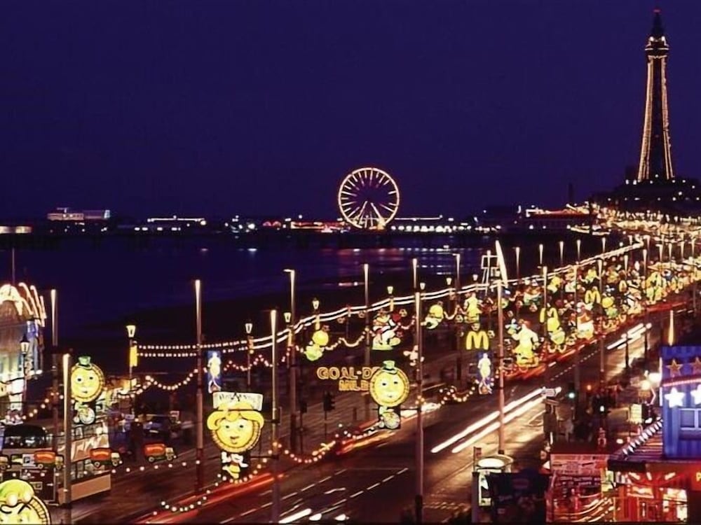 Фото The New Royal Windsor Hotel