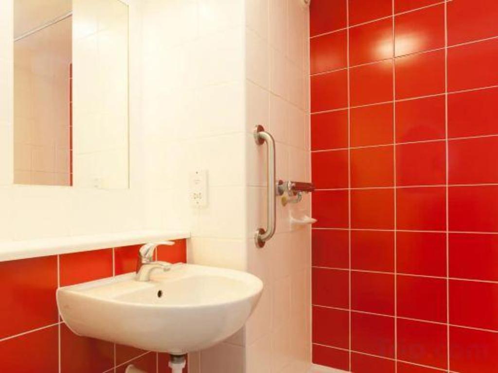 Фото Travelodge Dundee Strathmore Avenue