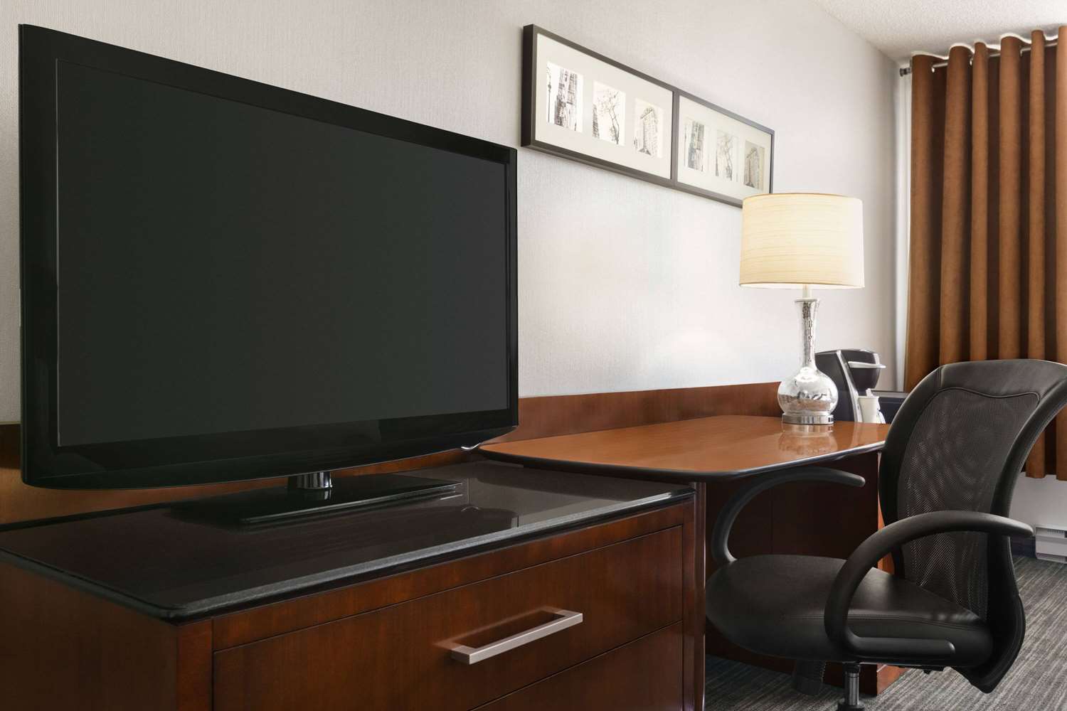 Фото Travelodge by Wyndham Hotel & Convention Centre Quebec City