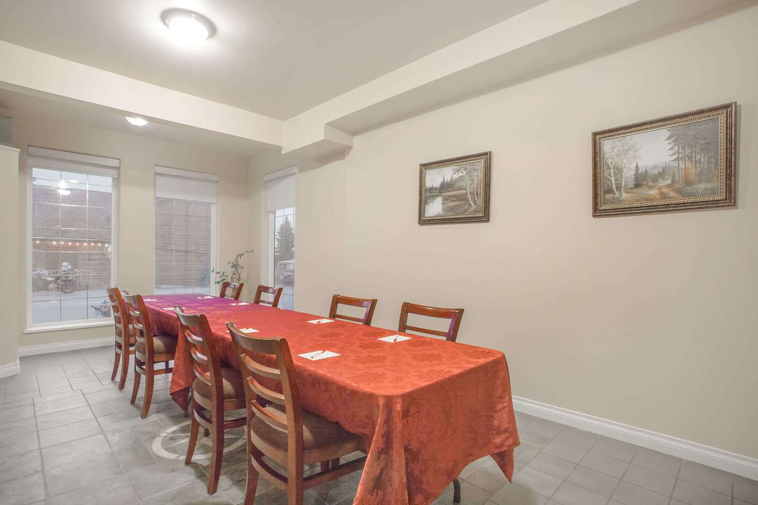 Фото Ramada Limited 100 Mile House