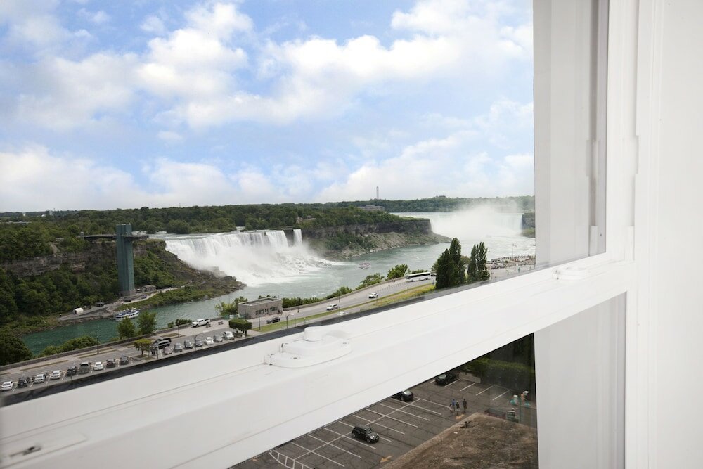 Фото Crowne Plaza Niagara Falls Fallsview