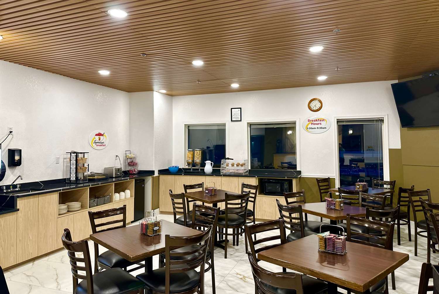 Фото Super 8 by Wyndham Hinton