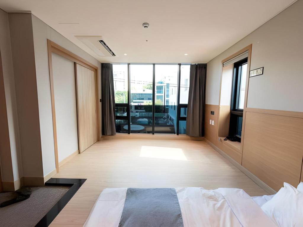 Фото R&b Business Hotel