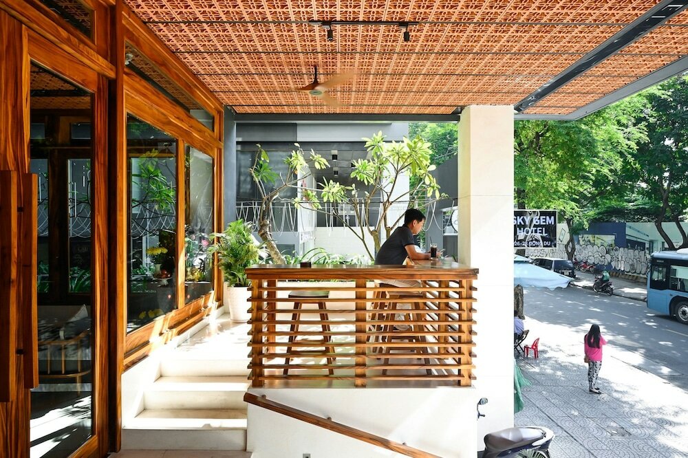 Фото Sky Gem Central Hotel