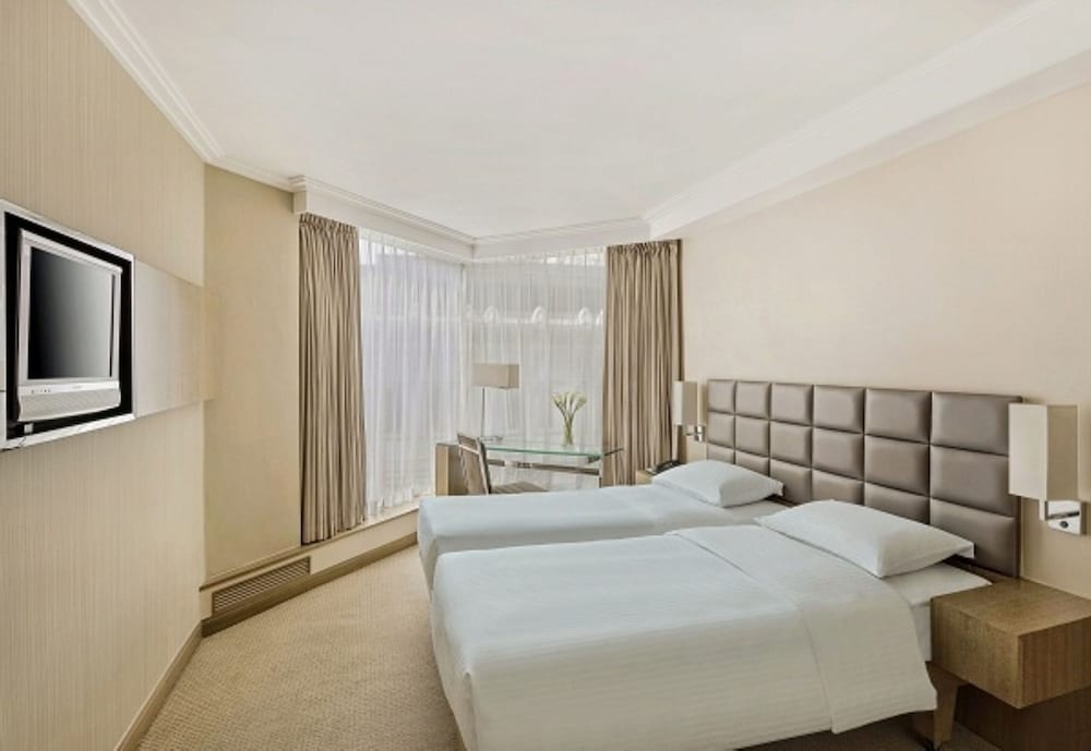 Фото The Kowloon Hotel