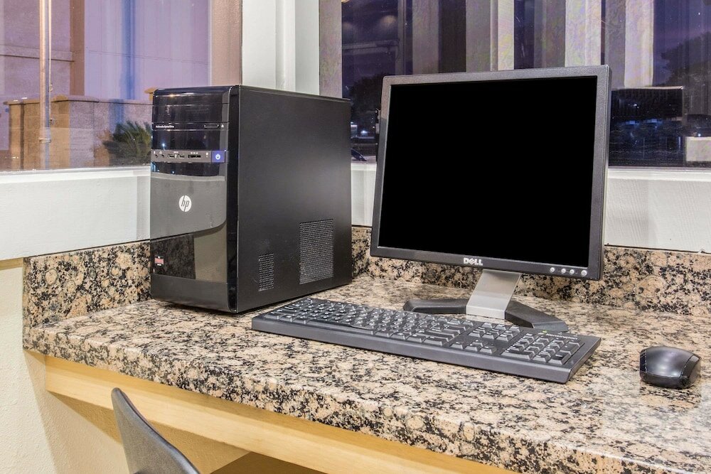 Фото Days Inn by Wyndham Modesto