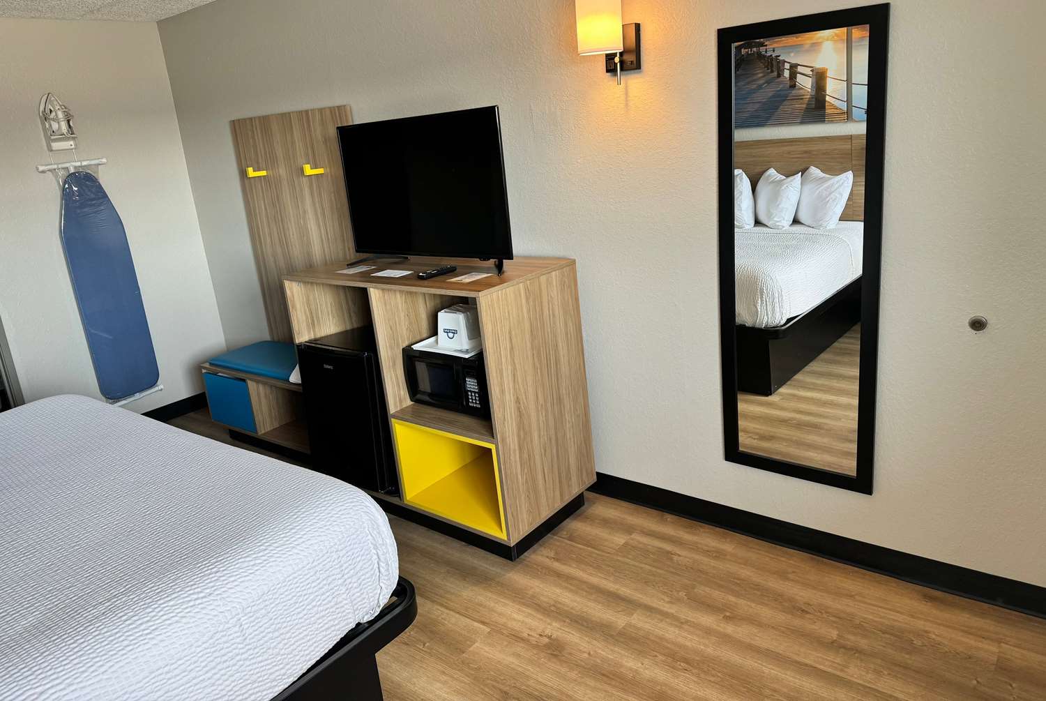 Фото Days Inn by Wyndham Cloverdale Greencastle