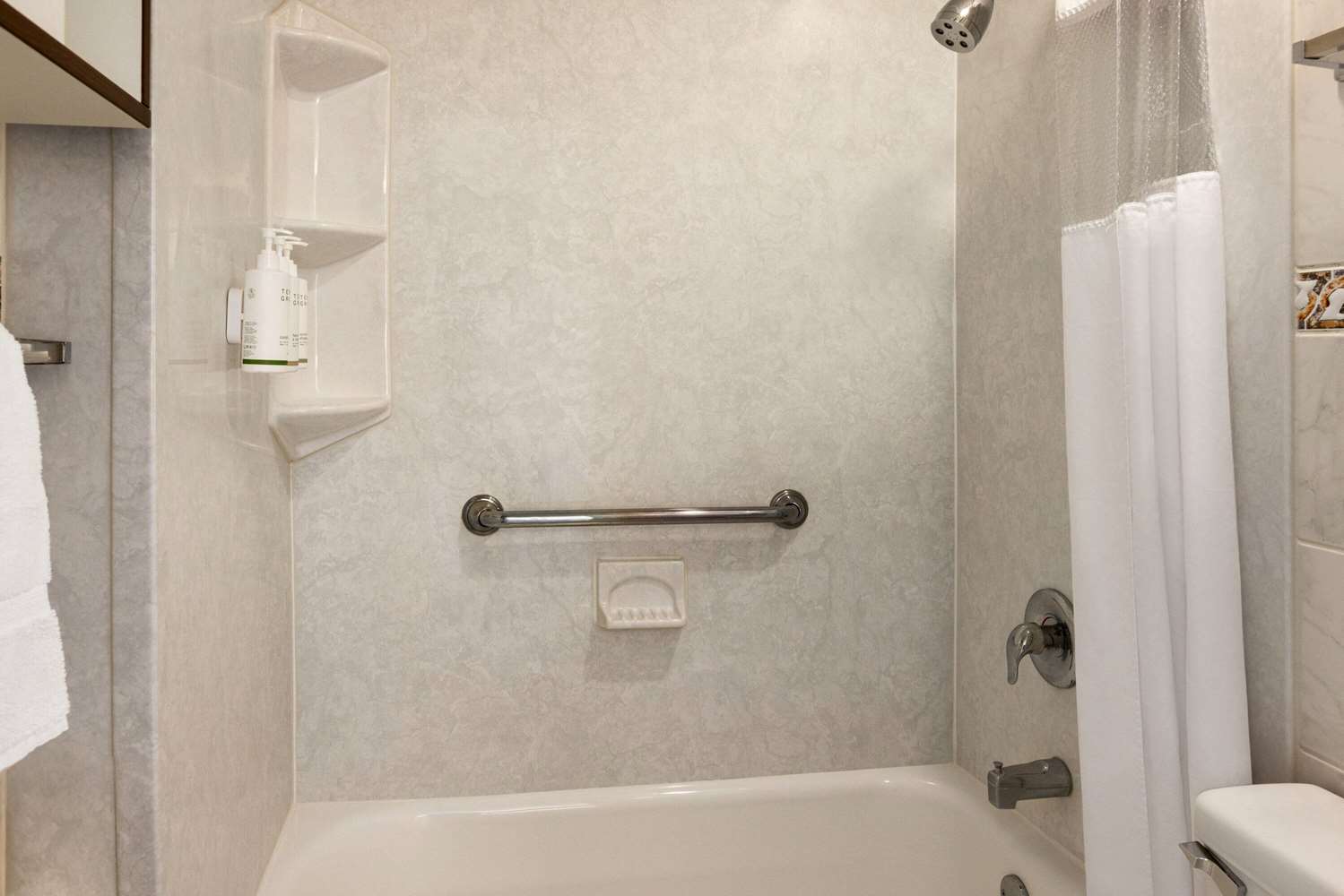 Фото Howard Johnson by Wyndham Ocean City Oceanfront