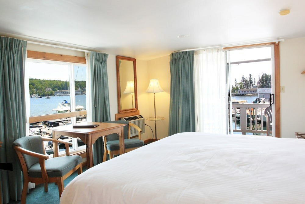 Фото Tugboat Inn