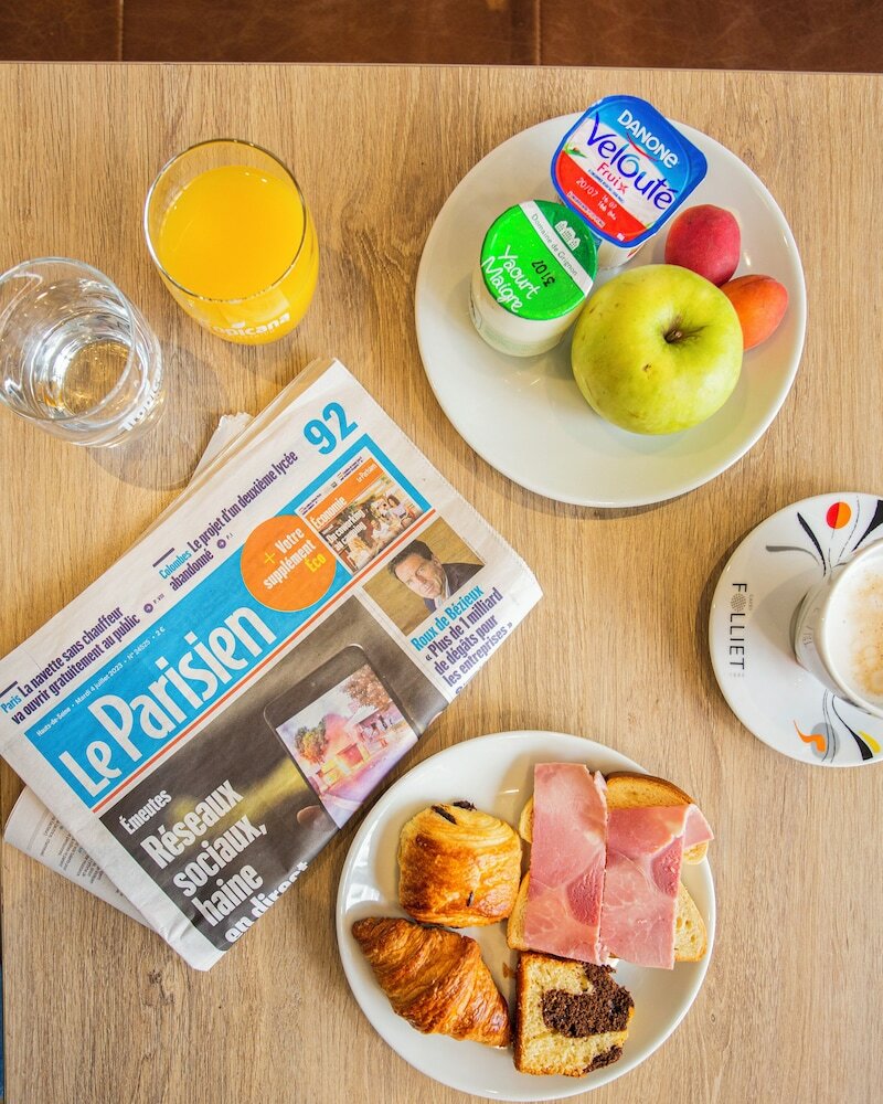 Фото Grand Hotel Clichy Paris