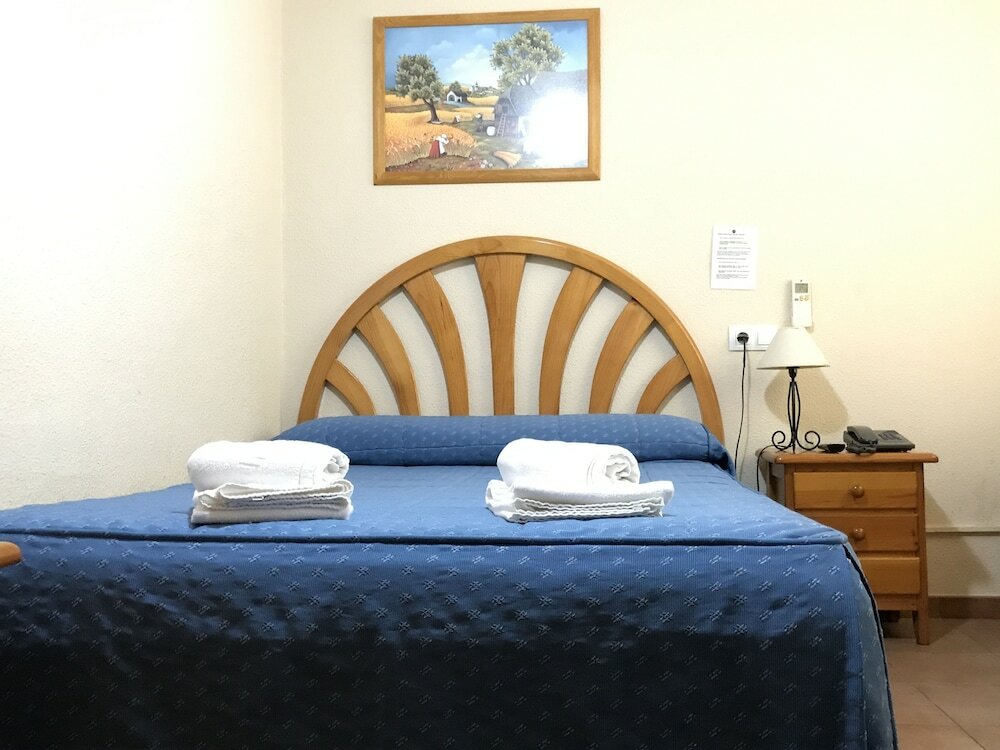 Фото Hostal El Pilar