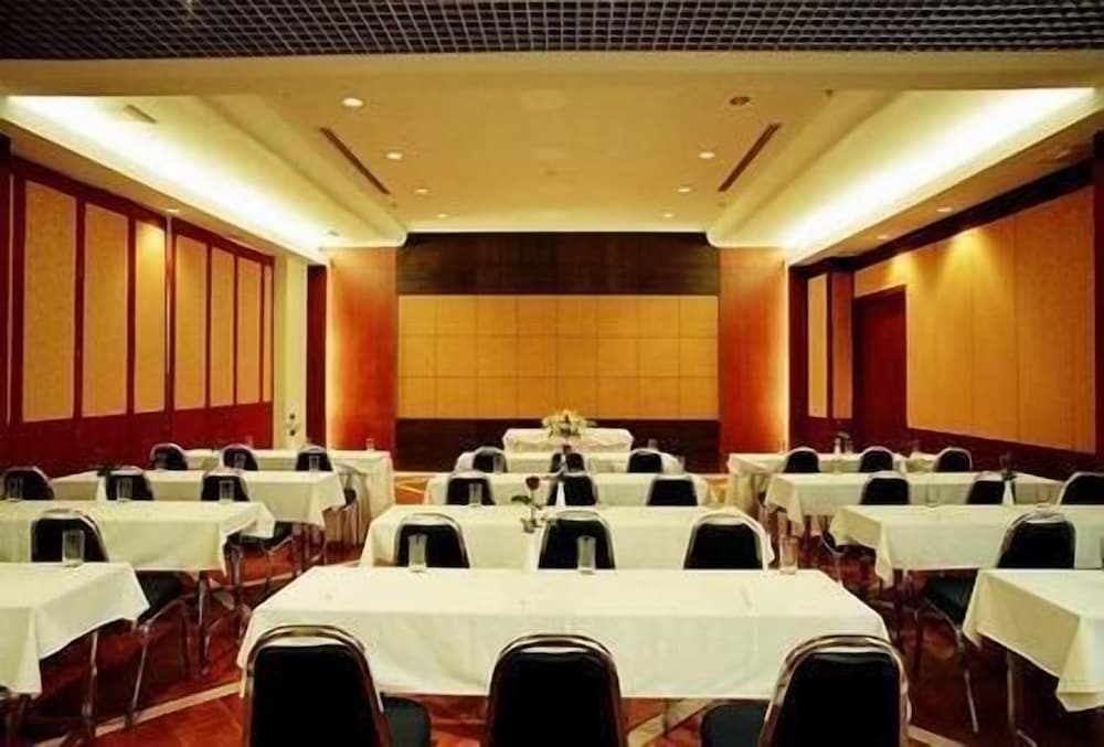 Фото Hadyai Golden Crown Hotel