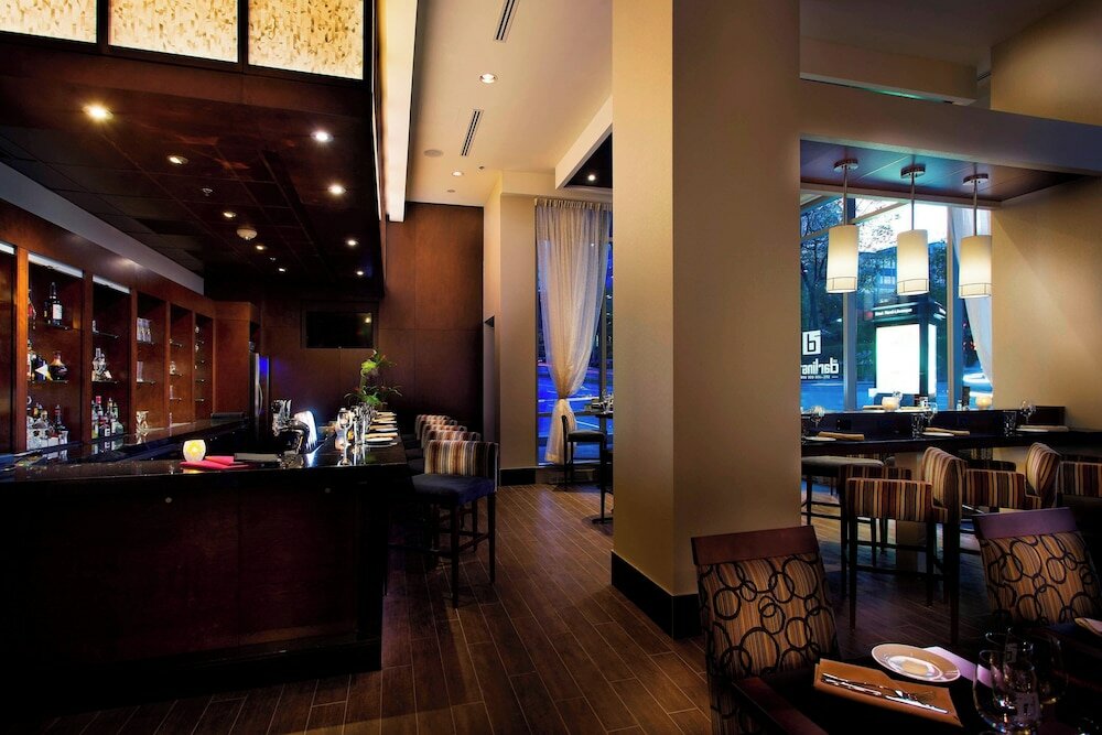 Фото Courtyard by Marriott Montreal Downtown