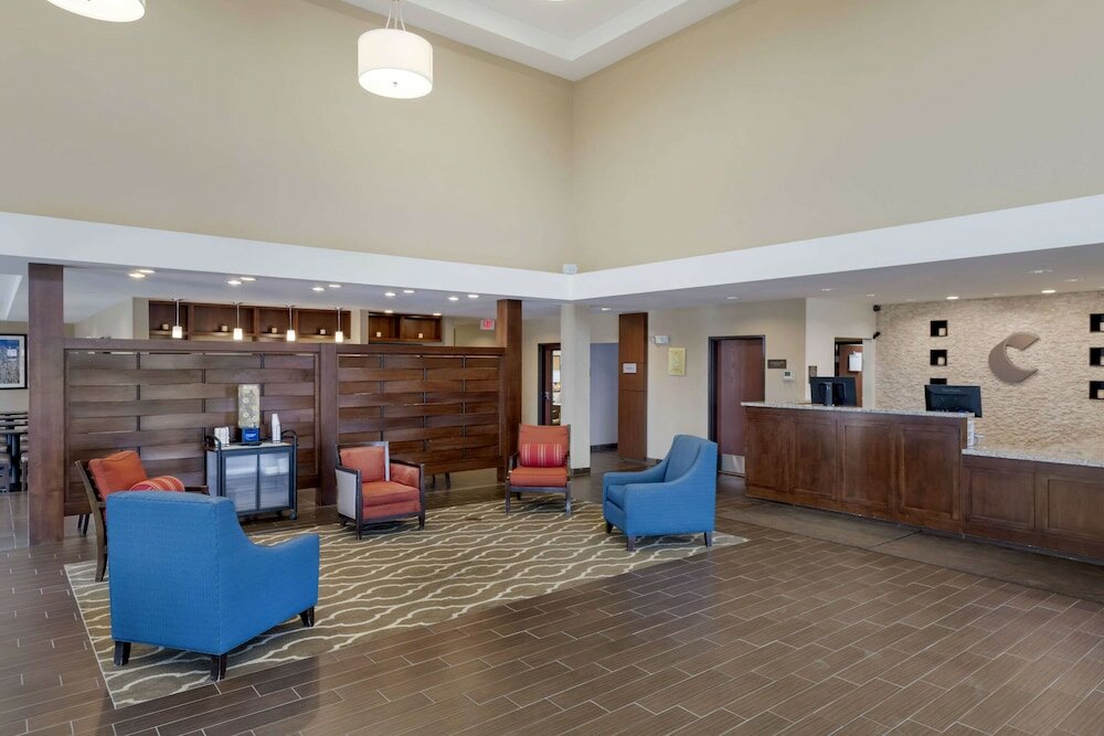 Фото Comfort Suites and Conference Center