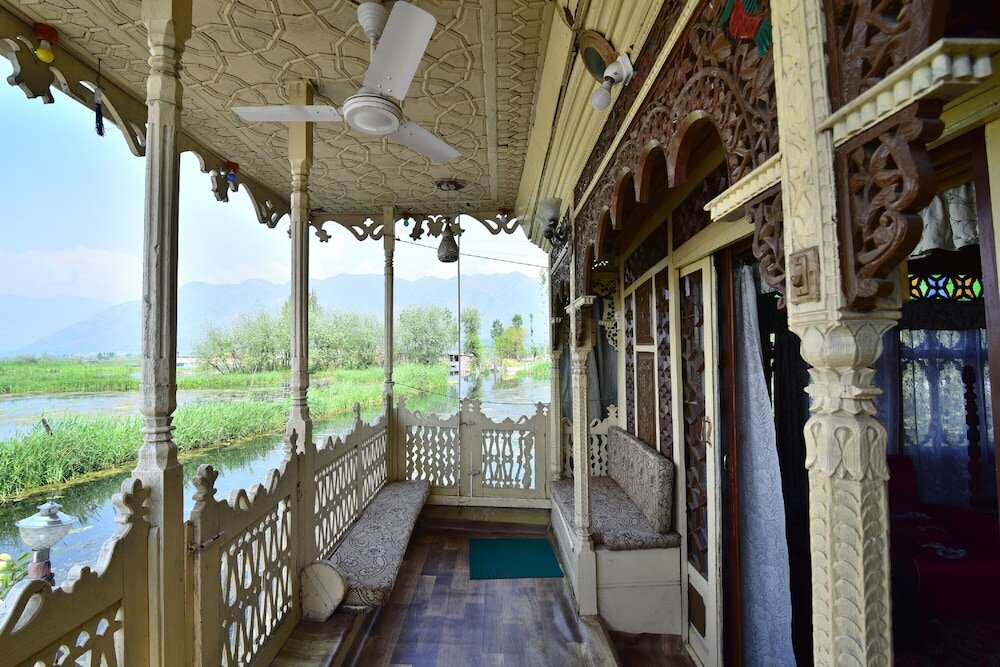 Фото Houseboat Zaindari Palace
