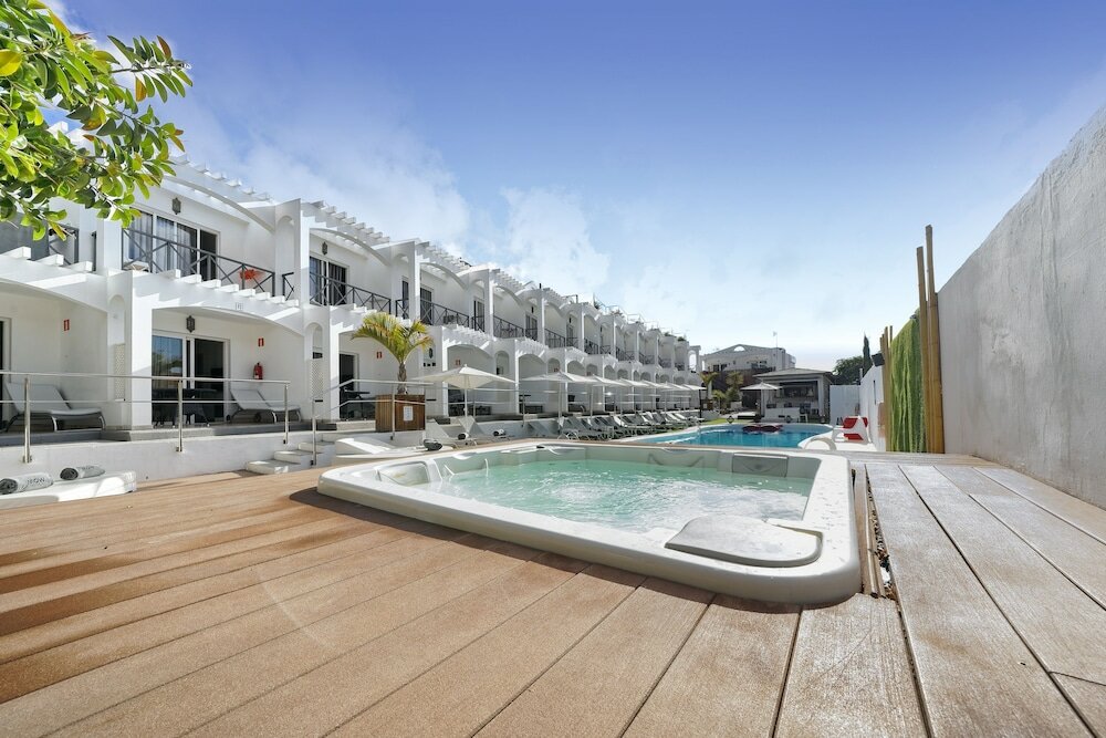 Фото Vista Bonita Gay & Lesbian only Resort