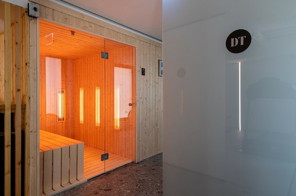 Фото Three Corners Downtown Hotel