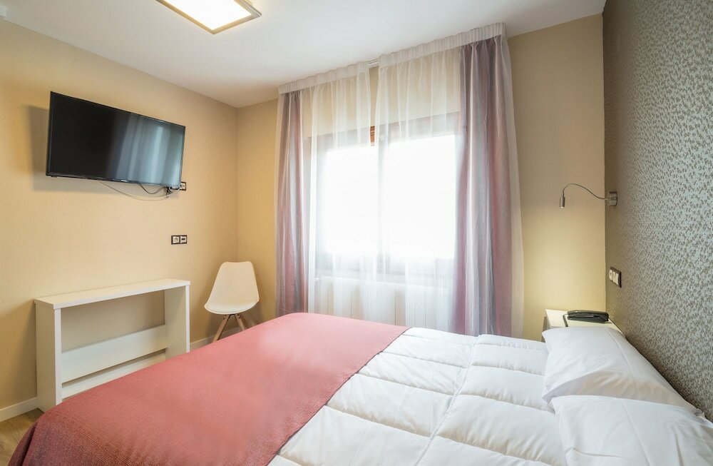 Фото Hostal La Lonja