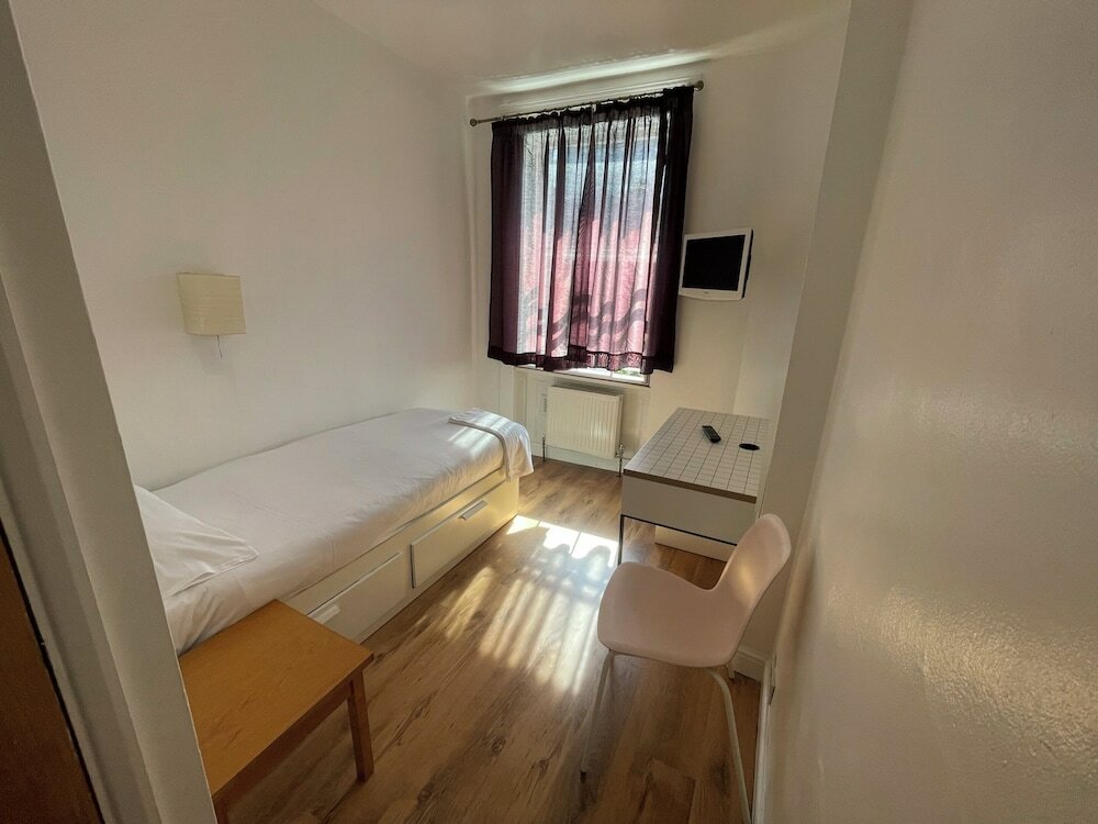 Фото Oyo Somerset Hotel Baker Street London