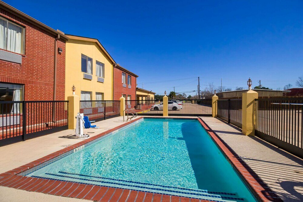 Фото Super 8 by Wyndham Bay City