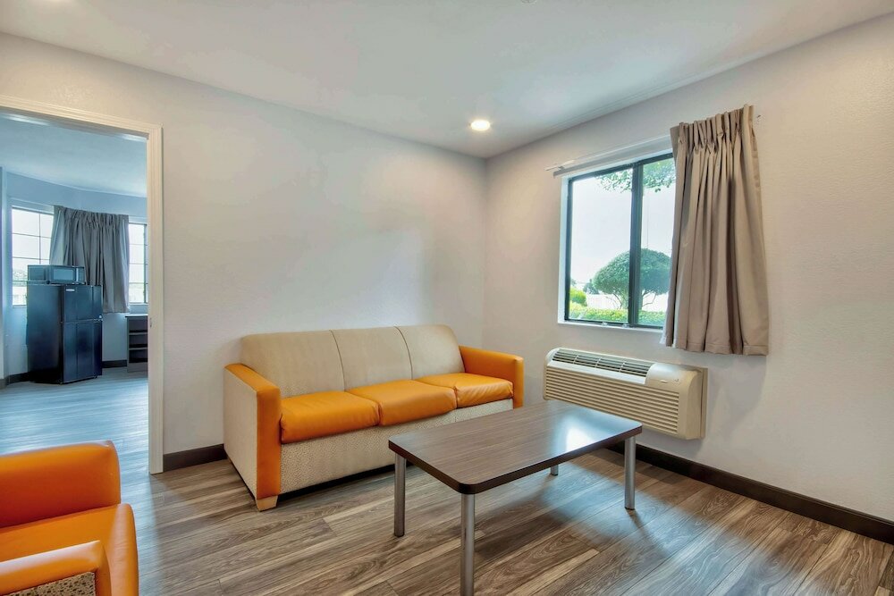 Фото Motel 6 Marina, Ca - Monterey