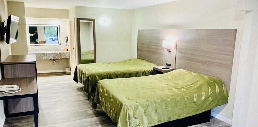 Фото Brentwood Inn & Suites