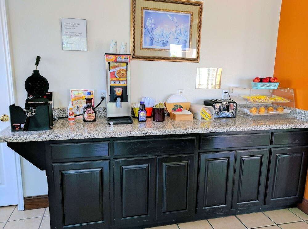 Фото Americas Best Value Inn Brownsville