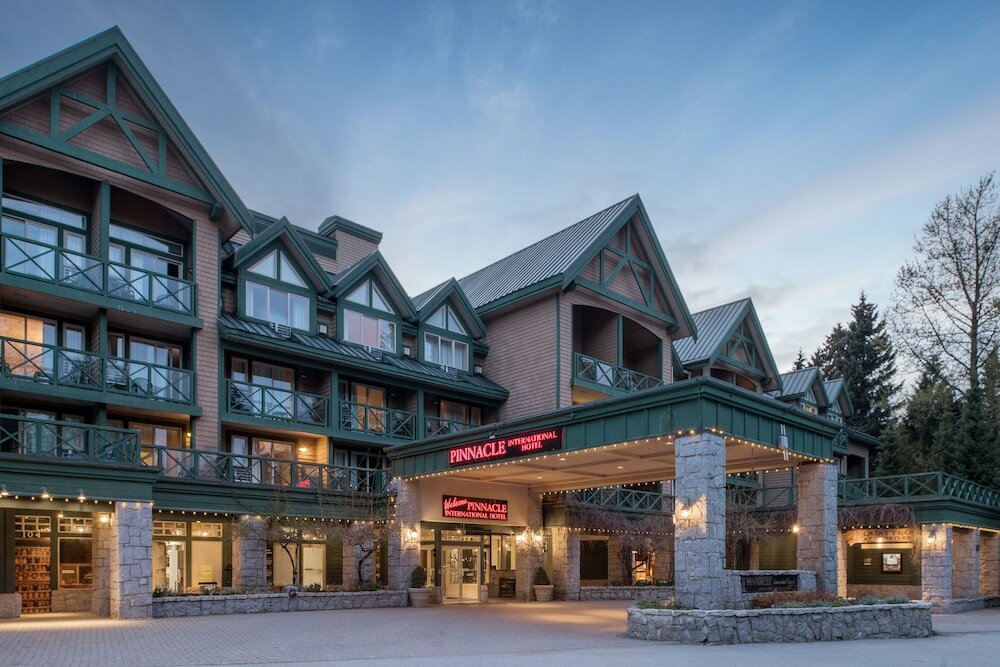 Фото Pinnacle Hotel Whistler Village