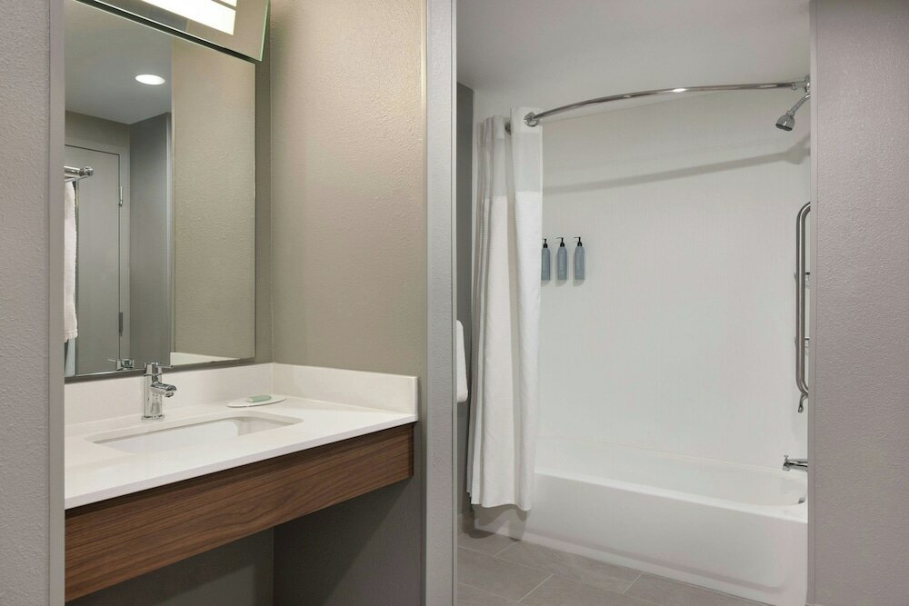 Фото Courtyard by Marriott Little Rock Downtown