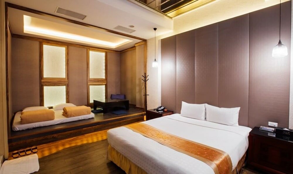 Фото Moonshy Boutique Motel