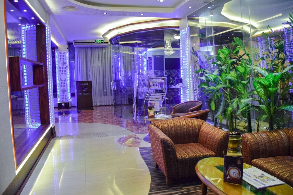 Фото Lake Castle