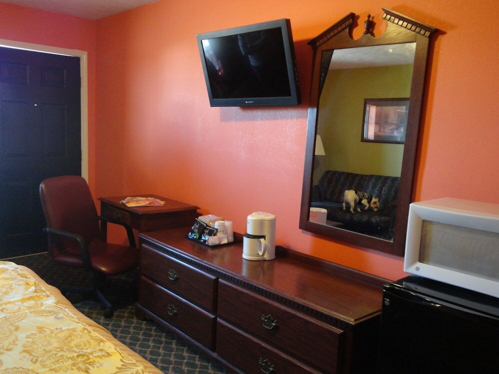 Фото Royal Inn and Suites