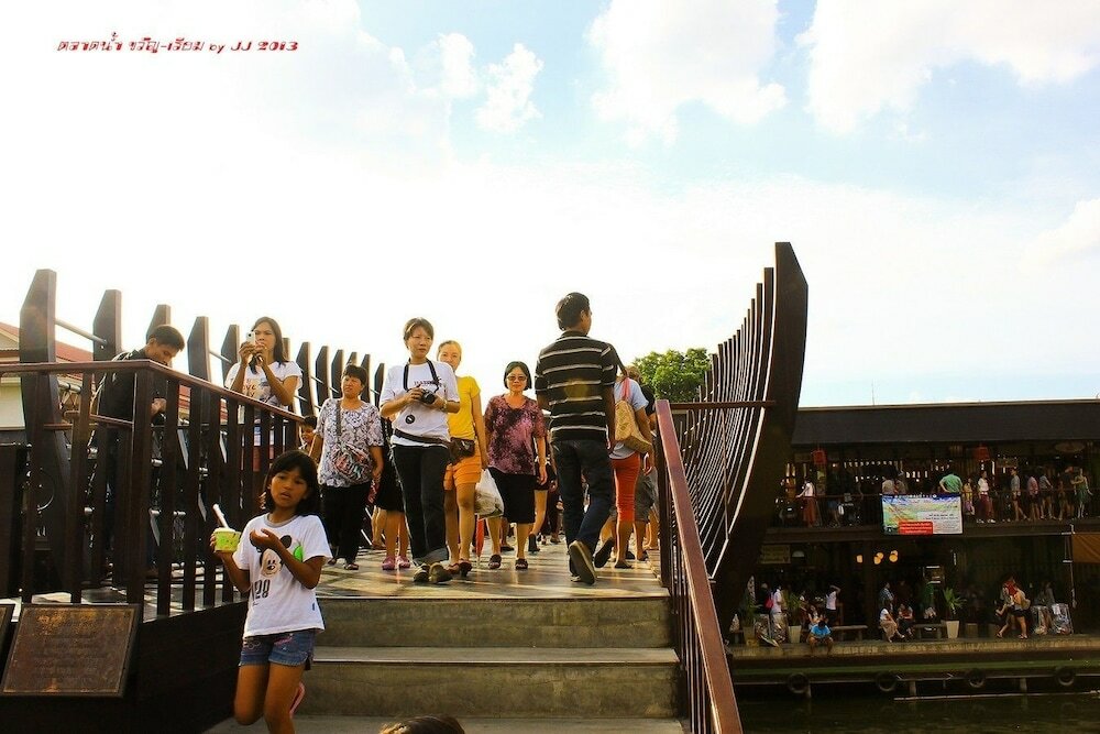 Фото Happyland Mansion