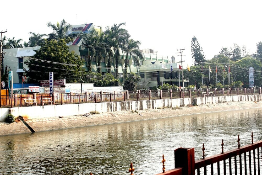 Фото Hotel Parisutham