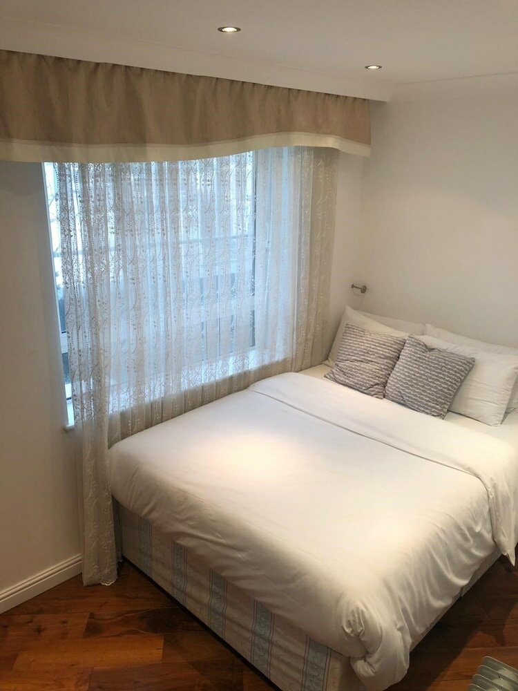 Фото The New London Carlton Hotel & Service Apartments