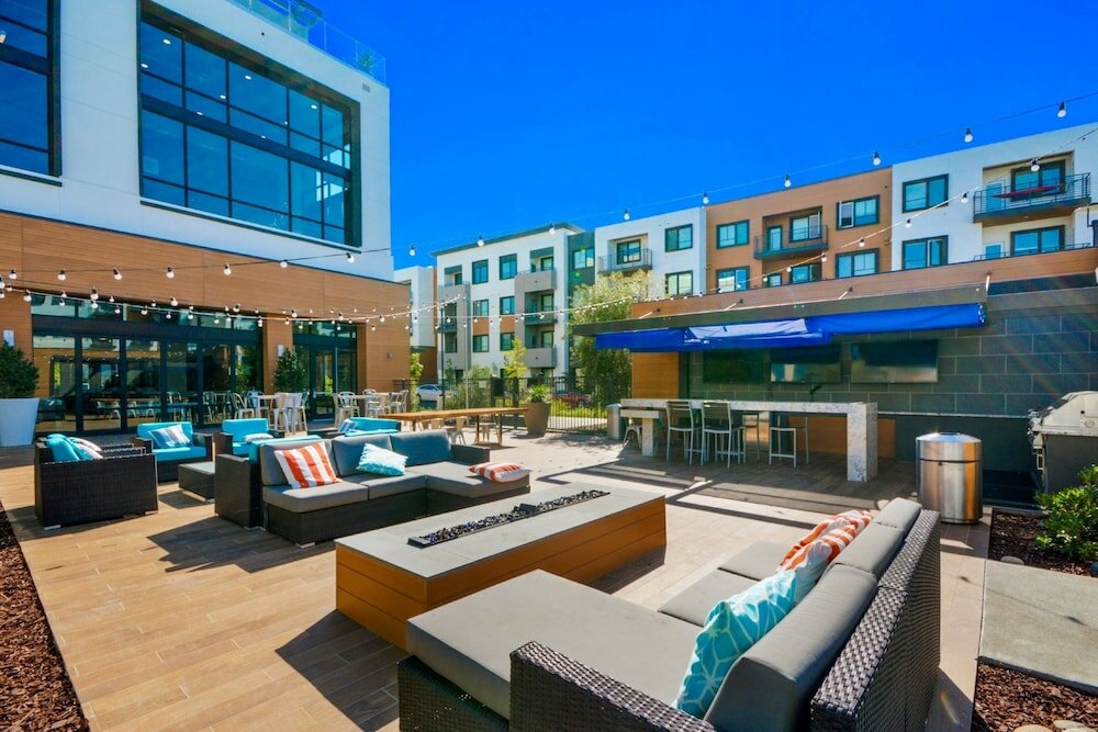 Фото Bluebird Suites near Facebook Hq