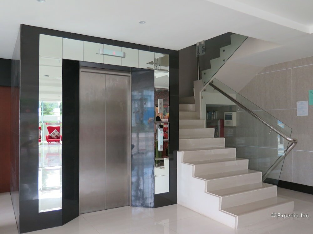 Фото 717 Cesar Place Hotel