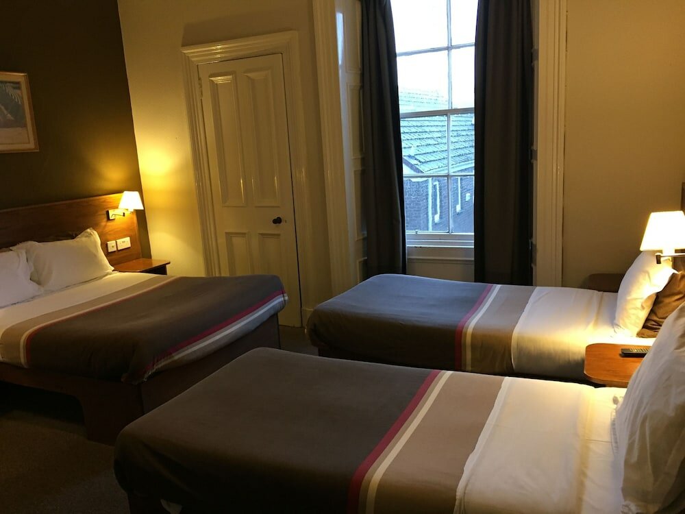 Фото Edinburghhouse Hotel