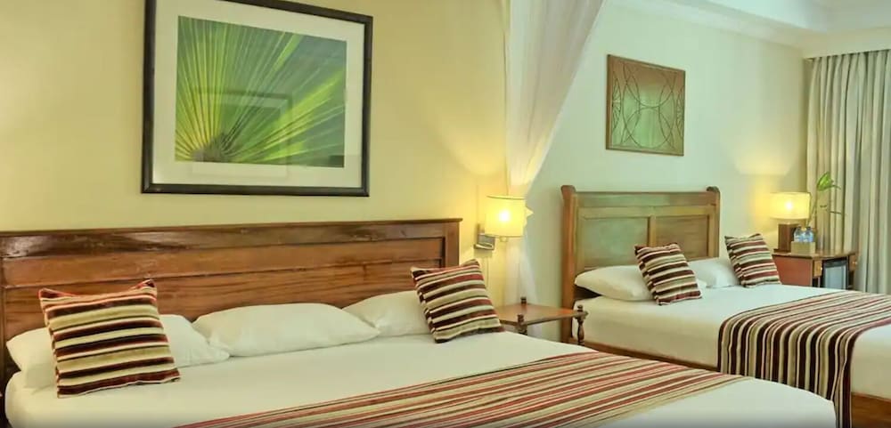 Фото Sovereign Hotel