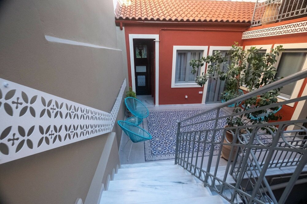 Фото Athenian Yard Suites