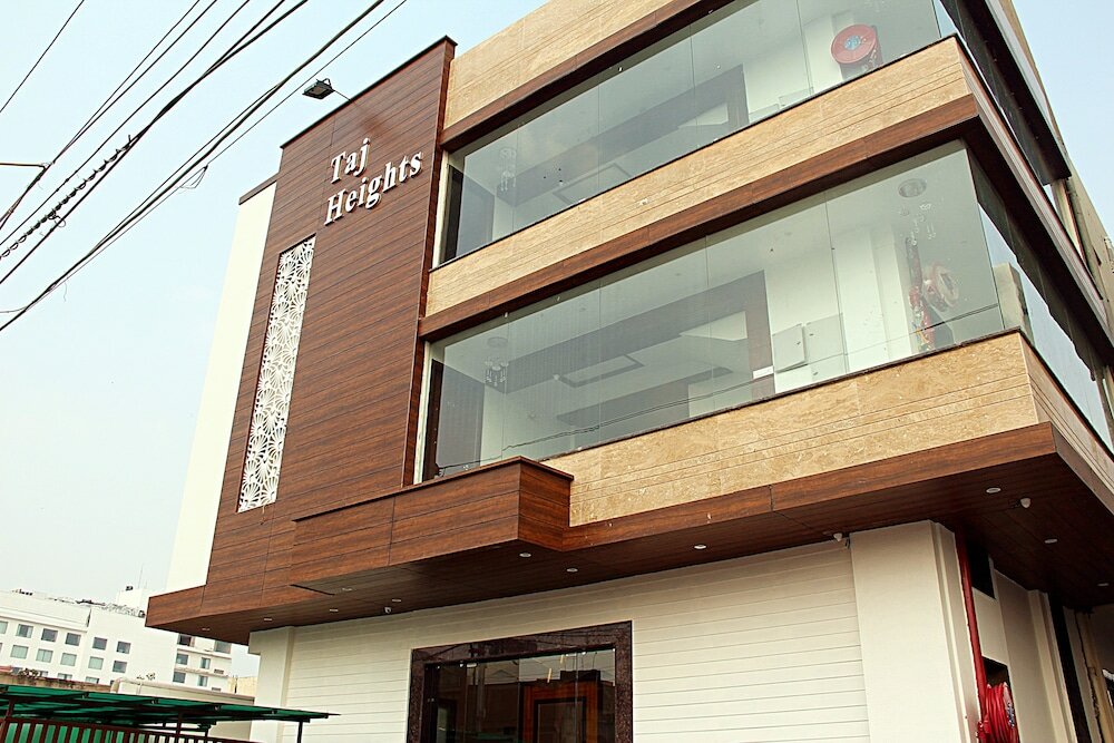 Фото Hotel Taj Heights