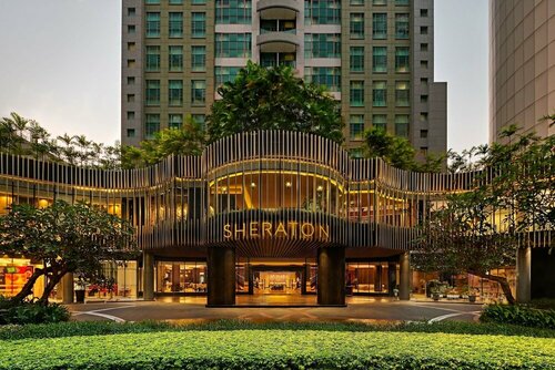 Внешний вид отеля Sheraton Surabaya Hotel and Towers в Сурабой, фото 1