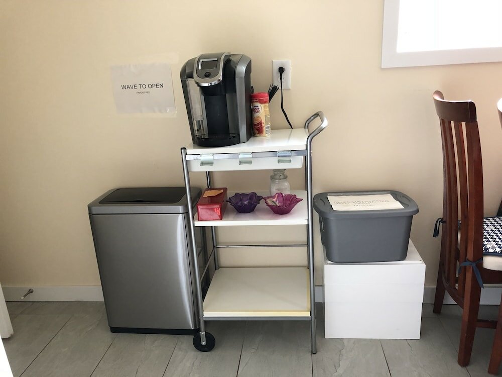 Фото Yvr Vickie’s Bed and Breakfast