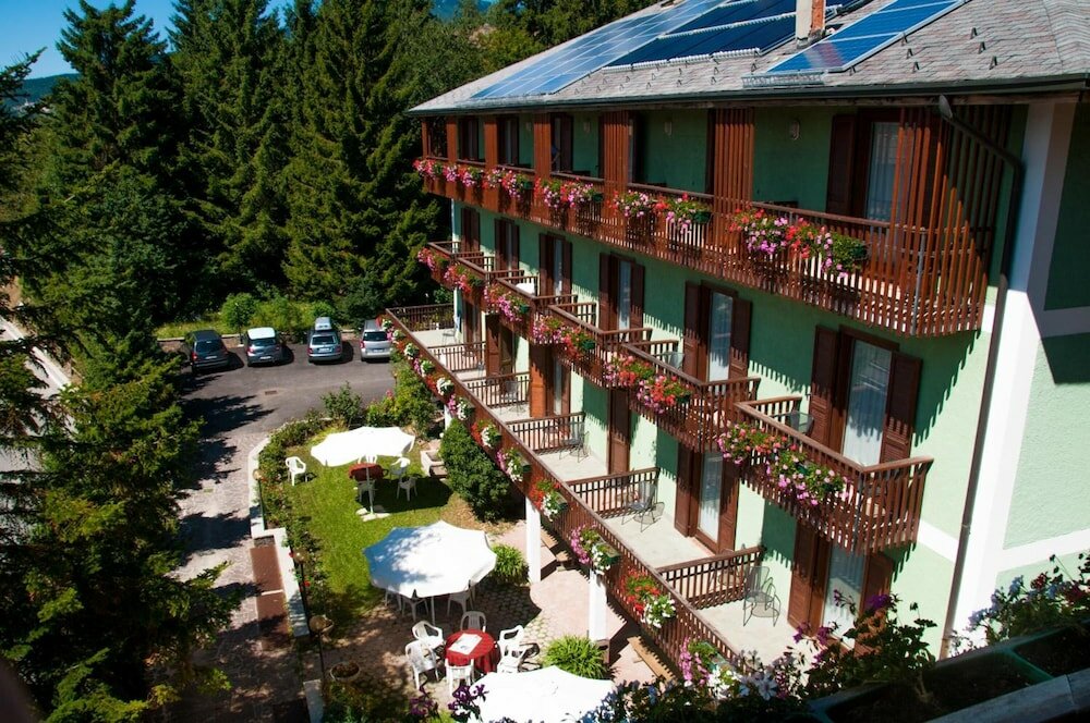 Фото Albergo Monteverde