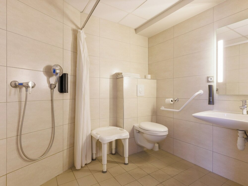 Фото B&b Hotel Clermont-Ferrand Nord Riom