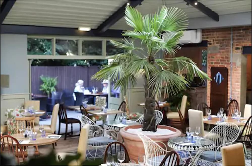 Фото The Hand & Spear