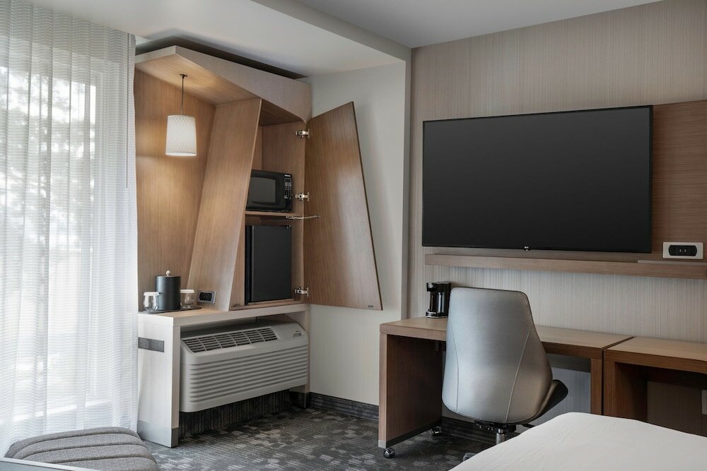 Фото Courtyard by Marriott Nanaimo