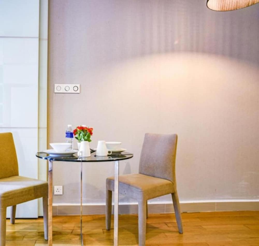 Фото The Hollwood Suites at Platinum